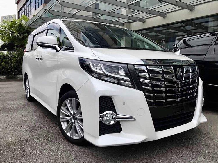 Mobil Toyota Alphard, sumber ig @qashauto